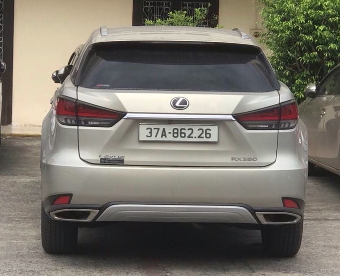 “Xế hộp” Lexus của “kiều nữ” lừa đảo đang bị kê biên nghi vẫn tung tăng trên phố - Ảnh 3.