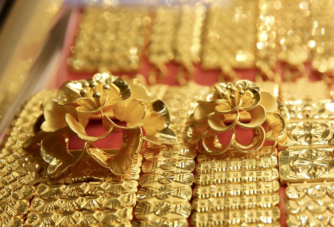 Bất ngờ  với giá vàng nhẫn, vàng trang sức 24K - Ảnh 1.