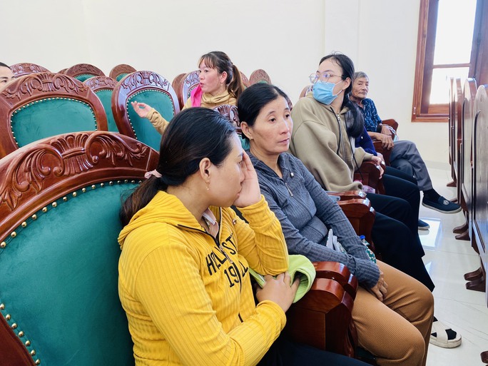 Hình ảnh đưa 78 ngư dân Quảng Nam gặp nạn trên biển và 2 thi thể vào bờ - Ảnh 9.