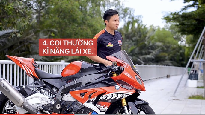 Chân dung thầy dạy lái moto của người mẫu Ngọc Trinh - Ảnh 5.