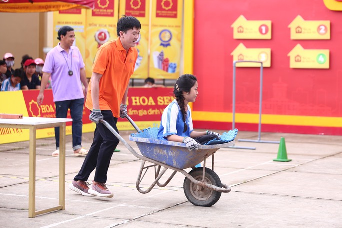 Quách Ngọc Tuyên làm bảo vệ để có tiền theo đuổi nghệ thuật - Ảnh 1.