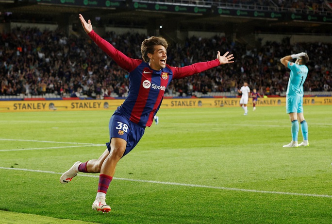 Sao siêu trẻ ghi bàn thắng để đời, viết lại lịch sử Barcelona ở La Liga - Ảnh 4.