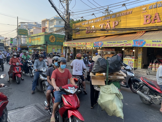 Đề xuất cấm container trên tuyến đường nguy hiểm ở Hóc Môn - Ảnh 1.