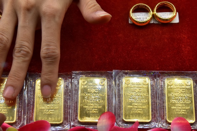 Giá vàng hôm nay 23-10: Vàng SJC, vàng nhẫn “quay xe” lao dốc - Ảnh 1.