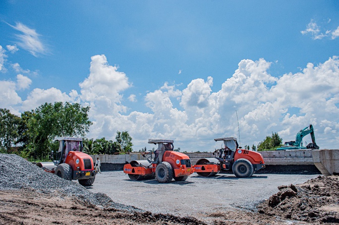 Hối hả trên công trường cao tốc Mỹ Thuận - Cần Thơ - Ảnh 5.