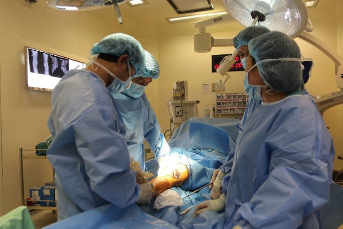 Còn trẻ đã thoái hóa khớp - Ảnh 1.