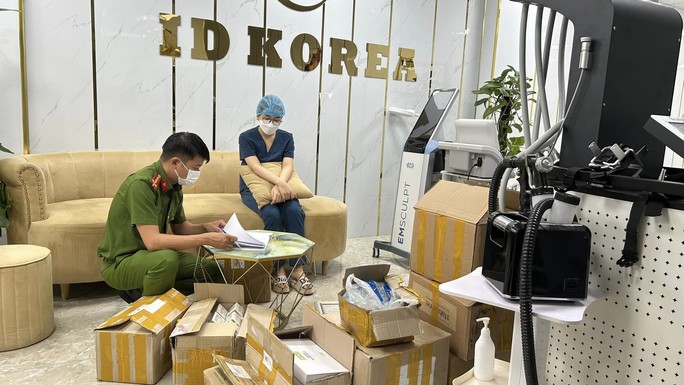 Phát hiện thẩm mỹ viện chui, “bác sĩ” phẫu thuật nâng ngực mới học hết cấp 3 - Ảnh 2. Phát hiện thẩm mỹ viện chui, “bác sĩ” phẫu thuật nâng ngực mới học hết cấp 3 - Ảnh 2.