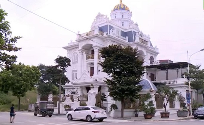 Nhóm nam, nữ thanh niên mở tiệc thác loạn trong biệt thự khủng - Ảnh 3.