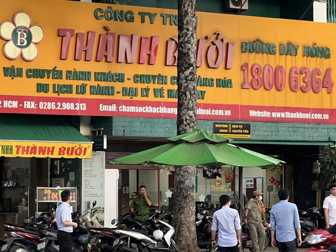 VIDEO: Toàn cảnh Công an TP HCM kiểm tra nhà xe Thành Bưởi - Ảnh 3. VIDEO: Toàn cảnh Công an TP HCM kiểm tra nhà xe Thành Bưởi - Ảnh 3.