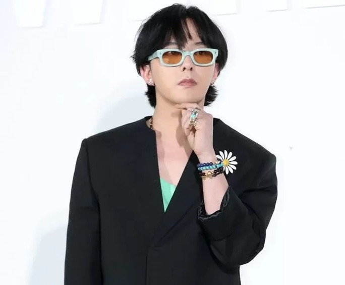 Những hành vi bất thường trong quá khứ của G-Dragon được chú ý trở lại - Ảnh 1. Những hành vi bất thường trong quá khứ của G-Dragon được chú ý trở lại - Ảnh 1.