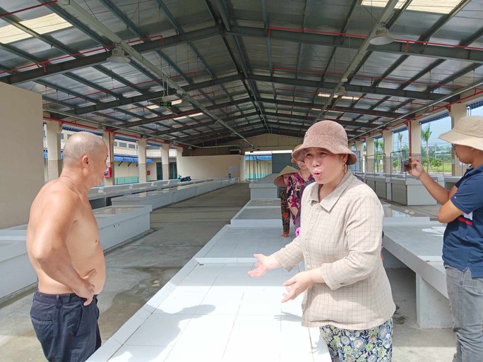 Chê chợ mới Đông Phú chật, tiểu thương ở Quảng Nam chưa chịu vào buôn bán - Ảnh 2. Chê chợ mới Đông Phú chật, tiểu thương ở Quảng Nam chưa chịu vào buôn bán - Ảnh 2.