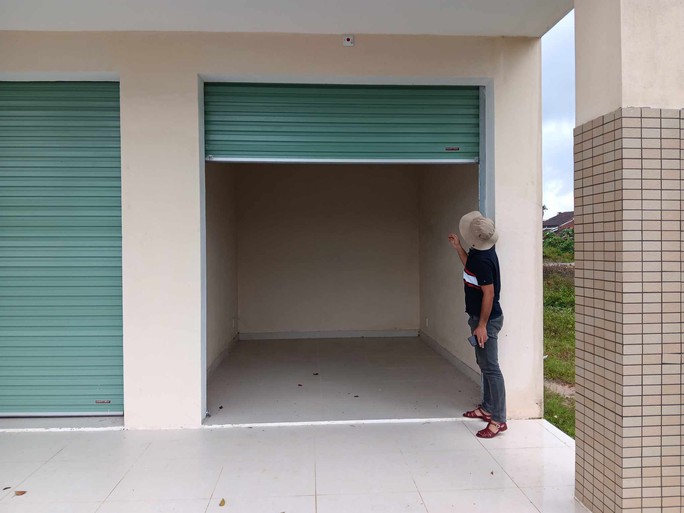 Chê chợ mới Đông Phú chật, tiểu thương ở Quảng Nam chưa chịu vào buôn bán - Ảnh 8. Chê chợ mới Đông Phú chật, tiểu thương ở Quảng Nam chưa chịu vào buôn bán - Ảnh 8.