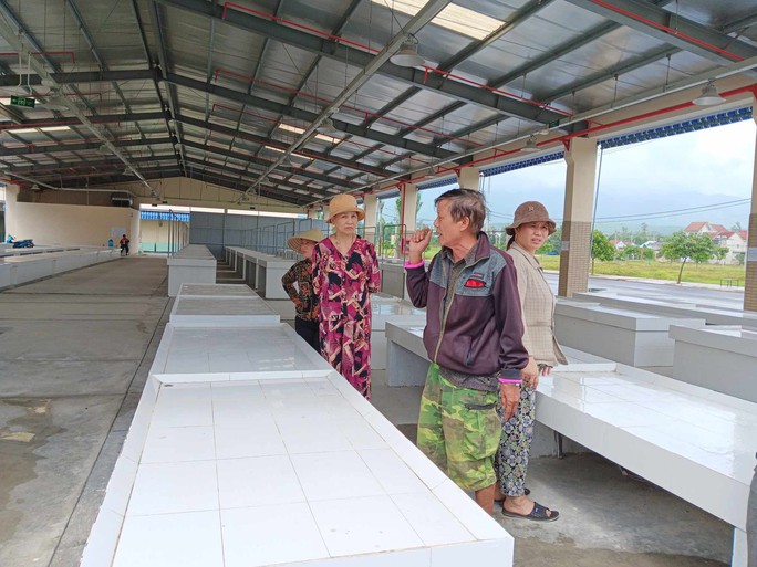 Chê chợ mới Đông Phú chật, tiểu thương ở Quảng Nam chưa chịu vào buôn bán - Ảnh 3. Chê chợ mới Đông Phú chật, tiểu thương ở Quảng Nam chưa chịu vào buôn bán - Ảnh 3.