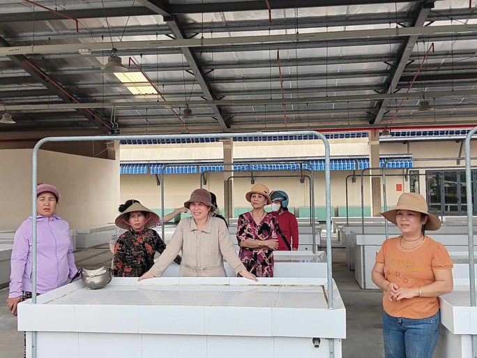 Chê chợ mới Đông Phú chật, tiểu thương ở Quảng Nam chưa chịu vào buôn bán - Ảnh 4. Chê chợ mới Đông Phú chật, tiểu thương ở Quảng Nam chưa chịu vào buôn bán - Ảnh 4.