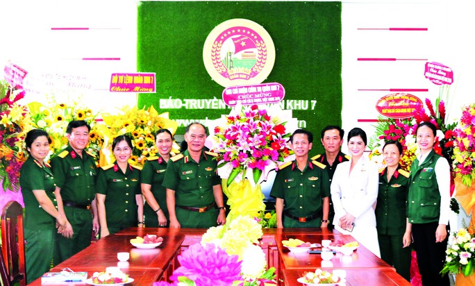 60 năm Ngày truyền thống Báo Quân khu 7: Bứt phá mạnh mẽ - Ảnh 2. 60 năm Ngày truyền thống Báo Quân khu 7: Bứt phá mạnh mẽ - Ảnh 2.