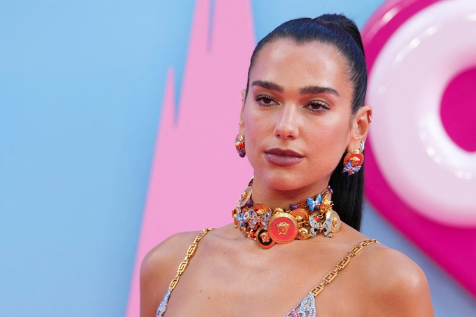 Tài sản kếch xù của “công chúa nhạc pop” Dua Lipa