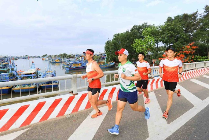 4.000 chân chạy tham gia Phan Thiết Marathon - Hành trình xanh 2023 - Ảnh 6.