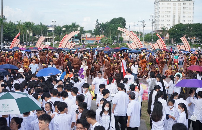 Cầu truyền hình trực tiếp tại Thanh Hóa được tổ chức tại Quảng trường Lam Sơn (TP Thanh Hóa)