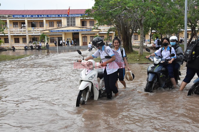 3 địa phương ở miền Tây bị triều cường bủa vây - Ảnh 14.