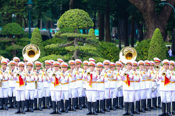 Cận cảnh Chủ tịch nước Võ Văn Thưởng đón Tổng thống Mông Cổ - Ảnh 5. Cận cảnh Chủ tịch nước Võ Văn Thưởng đón Tổng thống Mông Cổ - Ảnh 5.