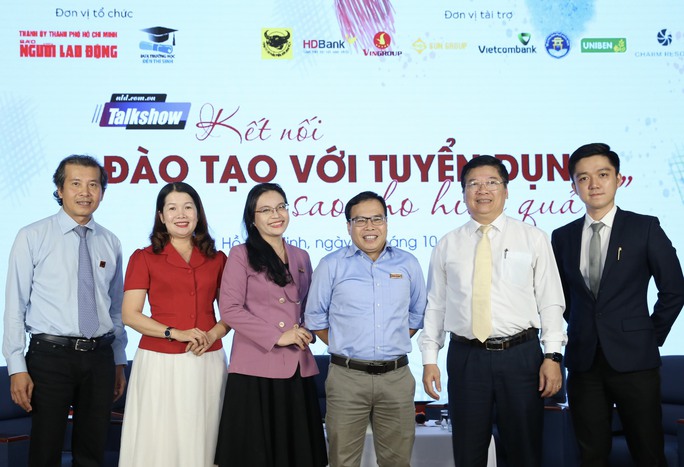 Người thầy “đưa trường học đến với thí sinh” - Ảnh 6. Người thầy “đưa trường học đến với thí sinh” - Ảnh 6.