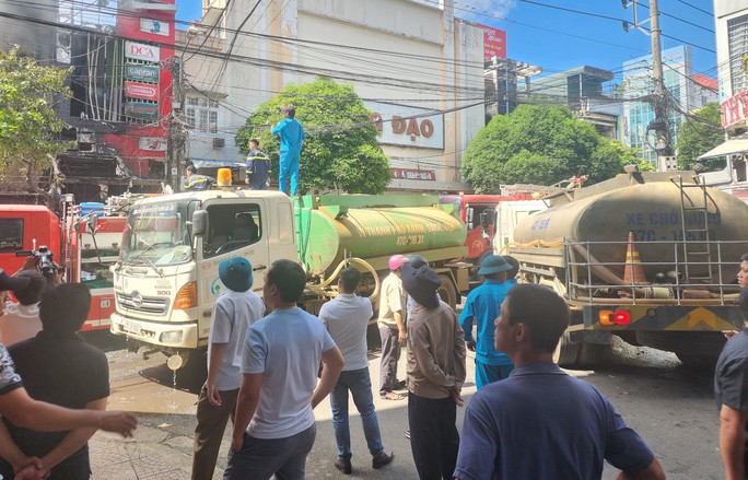 Cháy lớn ở Buôn Ma Thuột, vợ chồng già mất 10 tỉ đồng trong tích tắc - Ảnh 4.