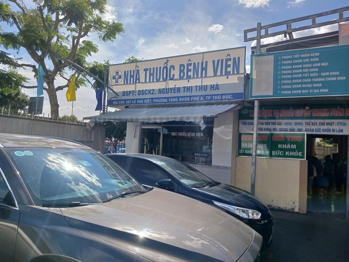 Mập mờ bảng hiệu, hàng loạt nhà thuốc ở TP HCM vẫn đạt chuẩn GPP - Ảnh 3.