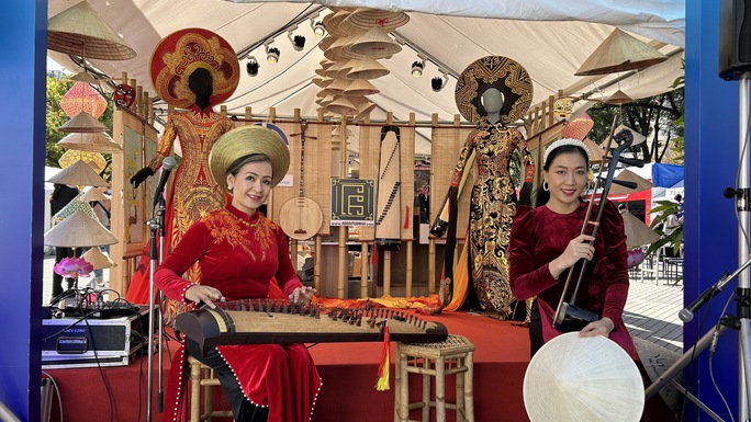 Báo cáo nhanh chuyến lưu diễn của đoàn nghệ sĩ Việt tại Nhật Bản - Ảnh 3. Báo cáo nhanh chuyến lưu diễn của đoàn nghệ sĩ Việt tại Nhật Bản - Ảnh 3.