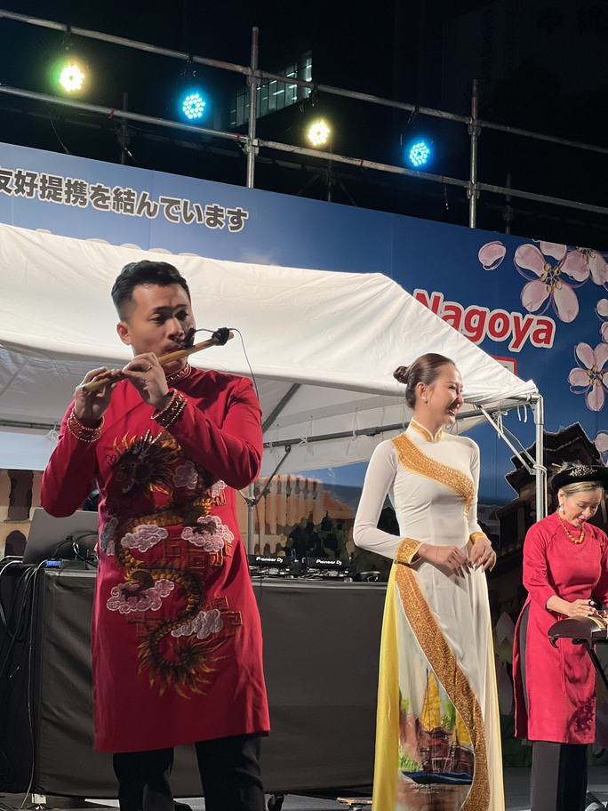 Báo cáo nhanh chuyến lưu diễn của đoàn nghệ sĩ Việt tại Nhật Bản - Ảnh 4. Báo cáo nhanh chuyến lưu diễn của đoàn nghệ sĩ Việt tại Nhật Bản - Ảnh 4.