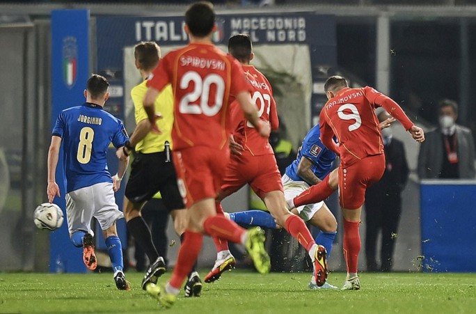 Vòng loại EURO 2024: Đại gia run rẩy - Ảnh 2.