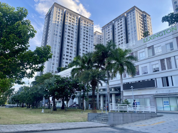 Bị cư dân chung cư kiện, đại diện Văn phòng Đăng ký đất đai TP HCM vắng mặt tại tòa - Ảnh 1. Bị cư dân chung cư kiện, đại diện Văn phòng Đăng ký đất đai TP HCM vắng mặt tại tòa - Ảnh 1.