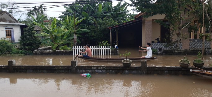Nước sông Hương đang rút nhưng cảnh báo tái ngập - Ảnh 15. Nước sông Hương đang rút nhưng cảnh báo tái ngập - Ảnh 15.