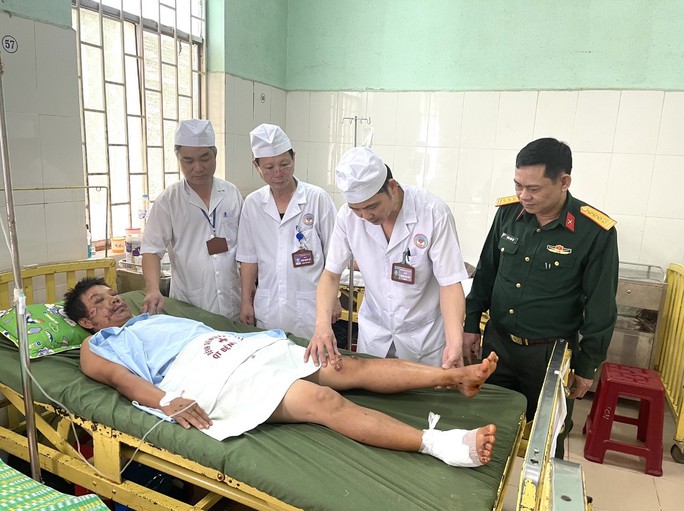 CUỘC THI VIẾT “NGƯỜI THẦY THUỐC TRONG TÔI”: Cứu người không chỉ là mệnh lệnh! - Ảnh 3.