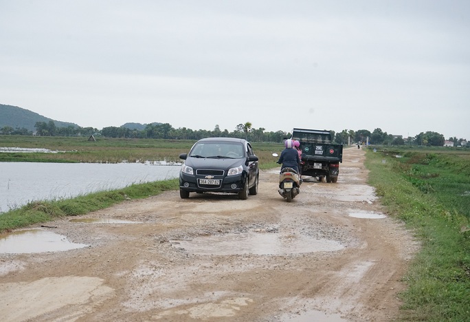 Đường nát bươm, nhà nứt toác sau thi công cao tốc Bắc - Nam - Ảnh 13. Đường nát bươm, nhà nứt toác sau thi công cao tốc Bắc - Nam - Ảnh 13.