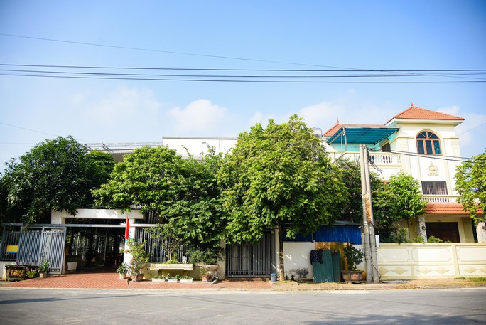 Cận cảnh loạt biệt thự mọc bên trong cụm công nghiệp làng nghề ở Hà Nội - Ảnh 9.