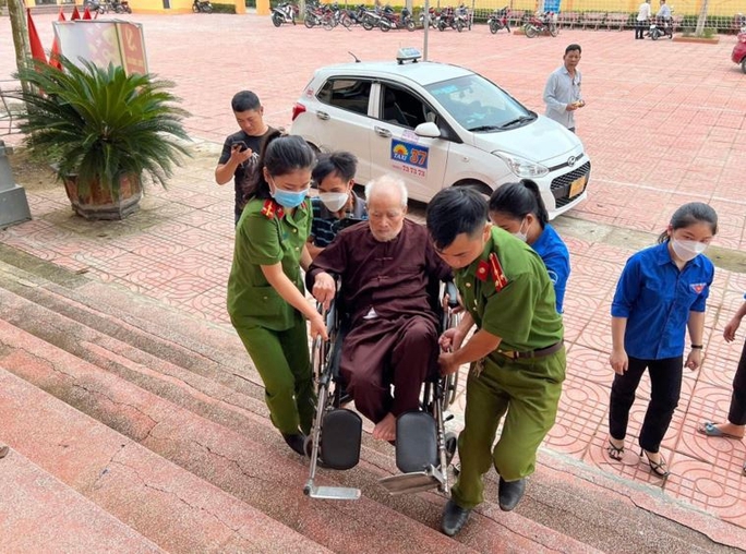 Truy tặng Huy hiệu Tuổi trẻ dũng cảm cho Đại uý Trần Trung Hiếu - Ảnh 3. Truy tặng Huy hiệu Tuổi trẻ dũng cảm cho Đại uý Trần Trung Hiếu - Ảnh 3.