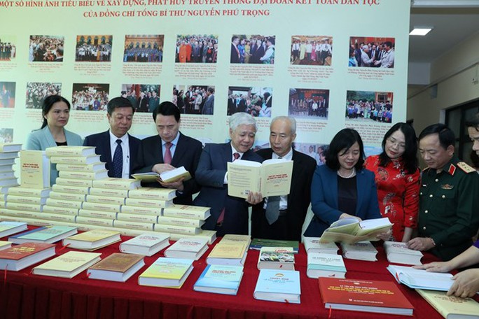 Ra mắt sách của Tổng Bí thư Nguyễn Phú Trọng về đại đoàn kết toàn dân tộc - Ảnh 3. Ra mắt sách của Tổng Bí thư Nguyễn Phú Trọng về đại đoàn kết toàn dân tộc - Ảnh 3.