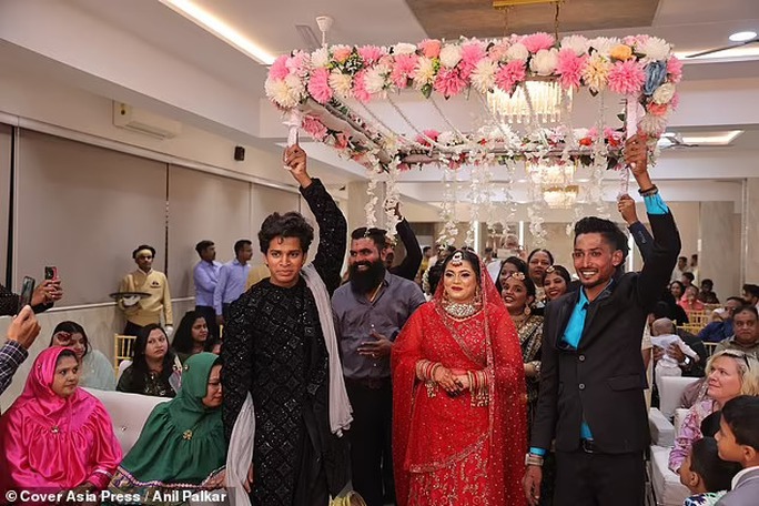 Sao phim “Triệu phú ổ chuột” cưới chồng đại gia - Ảnh 2.