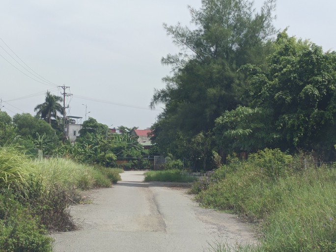 CLIP: Tuyến đường dài gần 3 km đầu tư hàng trăm tỉ đồng biến thành kênh - Ảnh 8. CLIP: Tuyến đường dài gần 3 km đầu tư hàng trăm tỉ đồng biến thành kênh - Ảnh 8.