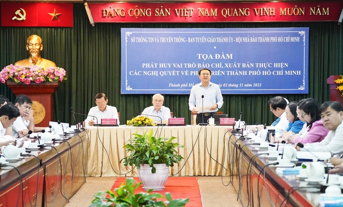 Cầu nối quan trọng đưa nghị quyết vào cuộc sống - Ảnh 1. Cầu nối quan trọng đưa nghị quyết vào cuộc sống - Ảnh 1.