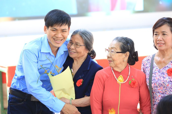 Ngày họp mặt đặc biệt tại ngôi trường gần 150 tuổi - Ảnh 2. Ngày họp mặt đặc biệt tại ngôi trường gần 150 tuổi - Ảnh 2.