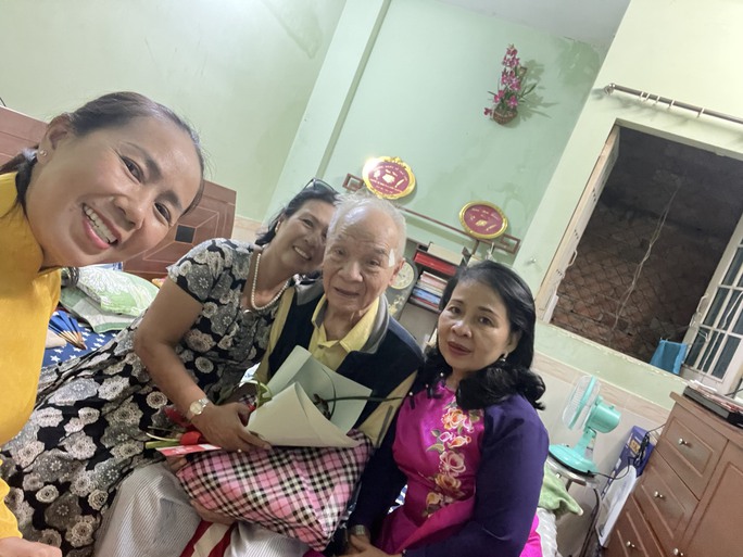 Ngày họp mặt đặc biệt tại ngôi trường gần 150 tuổi - Ảnh 9. Ngày họp mặt đặc biệt tại ngôi trường gần 150 tuổi - Ảnh 9.