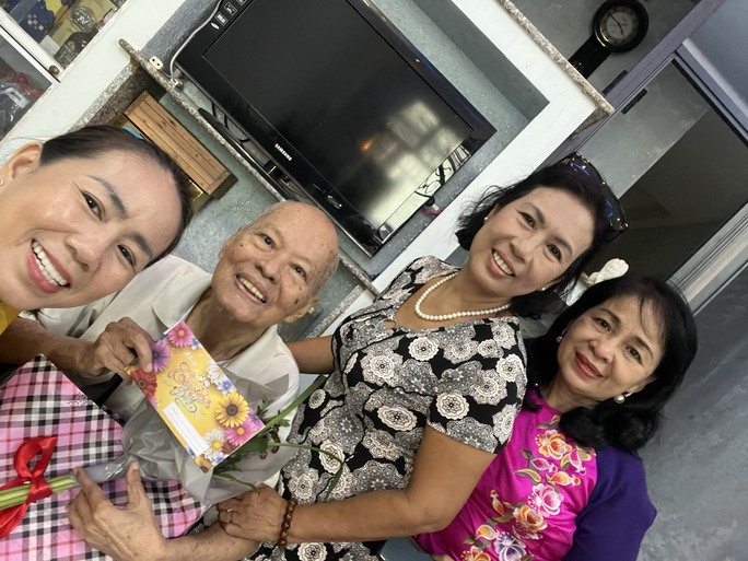Ngày họp mặt đặc biệt tại ngôi trường gần 150 tuổi - Ảnh 8. Ngày họp mặt đặc biệt tại ngôi trường gần 150 tuổi - Ảnh 8.