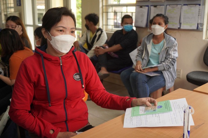 Không nên cấm rút BHXH một lần - Ảnh 2.