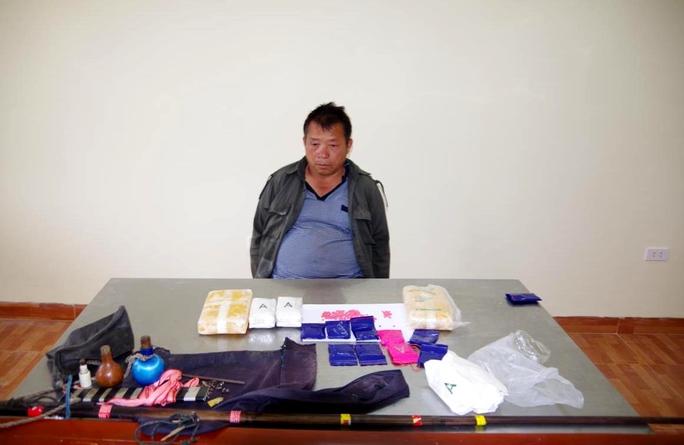 Nổ súng bắn vào lực lượng truy bắt khi vận chuyển 12.000 viên ma tuý - Ảnh 1.