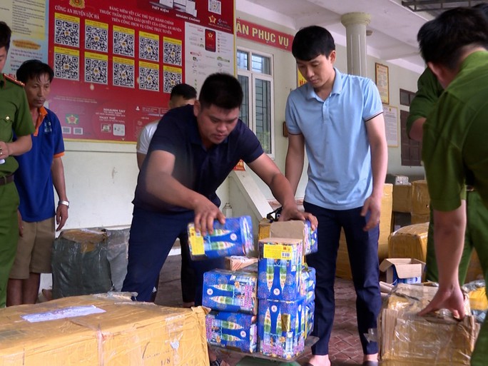 Triệt phá đường dây mua bán pháo “khủng” liên tỉnh - Ảnh 1. Triệt phá đường dây mua bán pháo “khủng” liên tỉnh - Ảnh 1.
