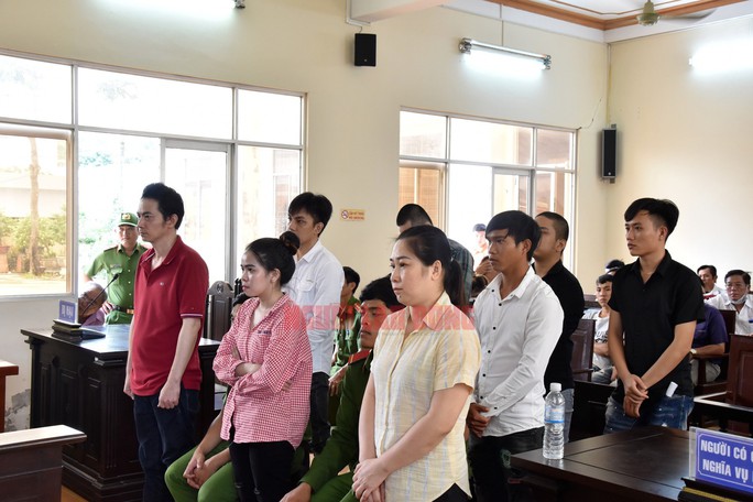 Vợ chồng chủ quán karaoke ở Bạc Liêu bị tuyên án - Ảnh 1. Vợ chồng chủ quán karaoke ở Bạc Liêu bị tuyên án - Ảnh 1.