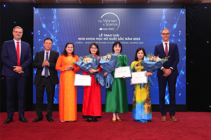 Vinh danh 3 nhà khoa học nữ Việt Nam - Ảnh 1. Vinh danh 3 nhà khoa học nữ Việt Nam - Ảnh 1.