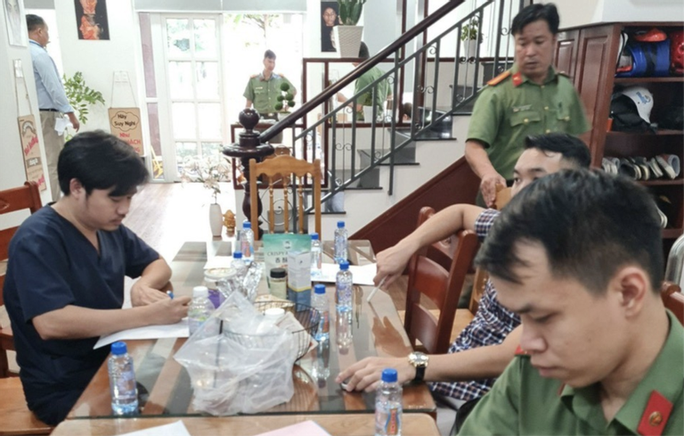  Bác sĩ Mr Lee lại bị xử phạt vì phẫu thuật thẩm mỹ trái phép - Ảnh 1.