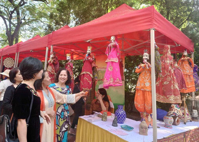 Rực rỡ sắc màu văn hóa Ấn Độ tại Hà Nội - Ảnh 3. Rực rỡ sắc màu văn hóa Ấn Độ tại Hà Nội - Ảnh 3.